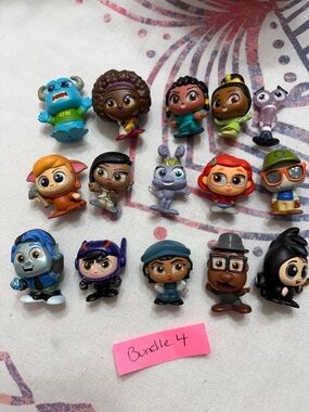 Disney doorables  Character Toy Figure Bundle - Assorted Colors